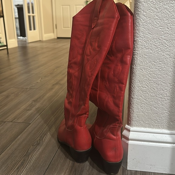 Tall red cowgirl boots - Picture 2 of 6